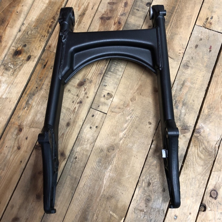 Indian Scout / Bobber / Rogue Swingarm (black)